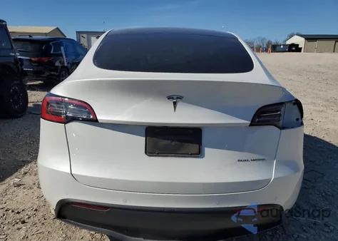 2022 Tesla Model Y z USA, uszkodzony, nr VIN 7SAYGDEE0NF339363